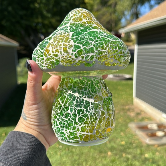 Green Stained Glass Cement Mushroom Light Up - Picture 5 of 7